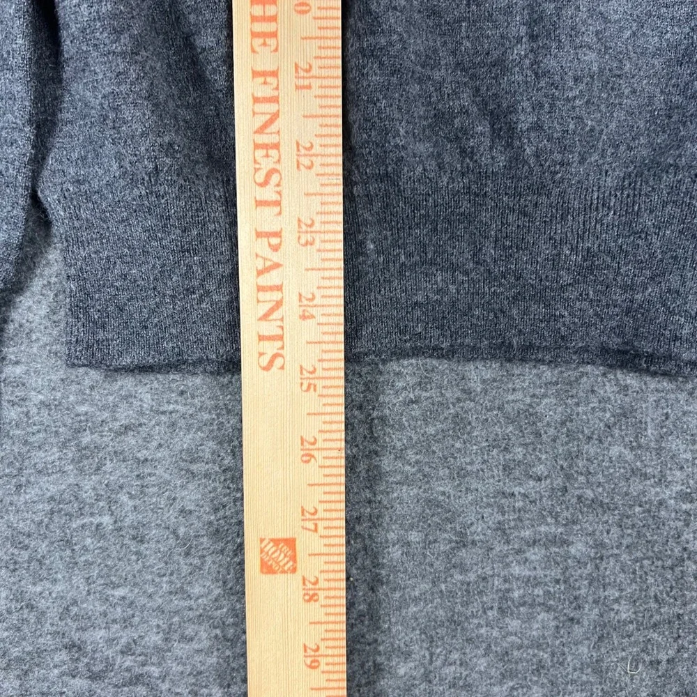 Banana Republic V-Neck Sweater Mens Medium Grey 100% Merino Wool Long Sleeve